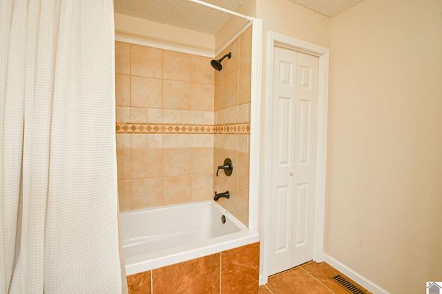 2050 Clark Line Road, Paducah, KY 42003