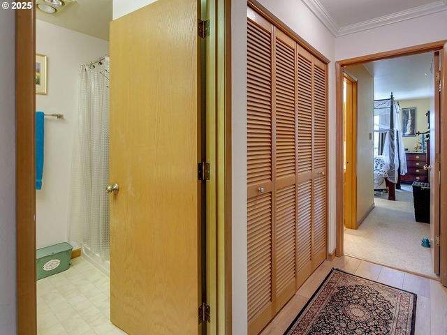 4970 S LANDING Dr 203, Portland, OR 97239