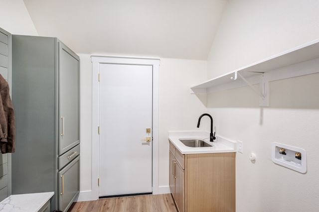 1724 S Hughes Avenue, Fort Worth, TX 76105