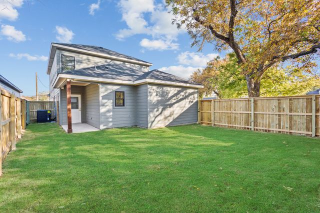 1724 S Hughes Avenue, Fort Worth, TX 76105