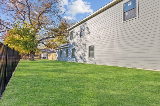 1724 S Hughes Avenue, Fort Worth, TX 76105