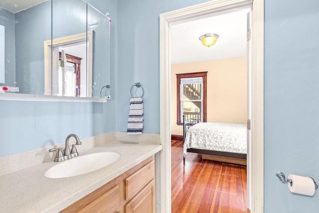 21 Washburn Ave 2, Cambridge, MA 02140