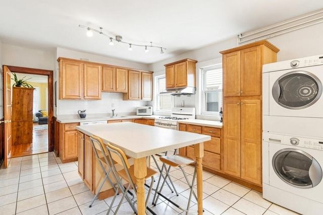 21 Washburn Ave 2, Cambridge, MA 02140