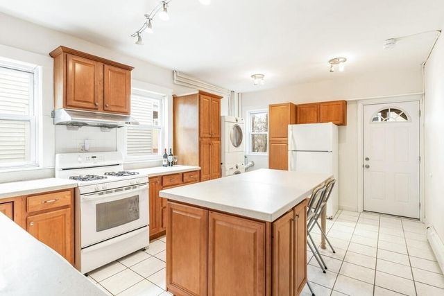 21 Washburn Ave 2, Cambridge, MA 02140