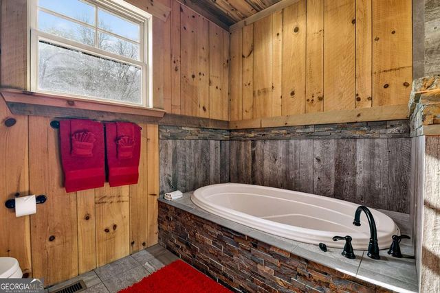 1901 Hogback Drive, Blue Ridge, GA 30513