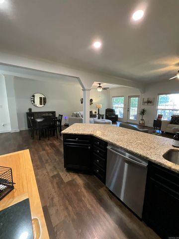 400 Bayshore Dr Apt A, Hot Springs, AR 71901