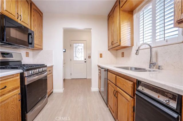 11018 Woodley, Granada Hills, CA 91344