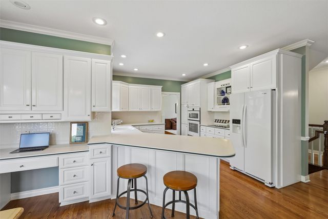 5773 Coachlight Court, West Des Moines, IA 50266