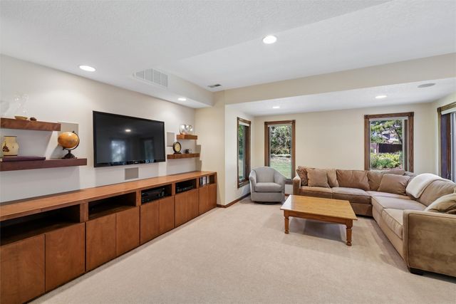 5773 Coachlight Court, West Des Moines, IA 50266