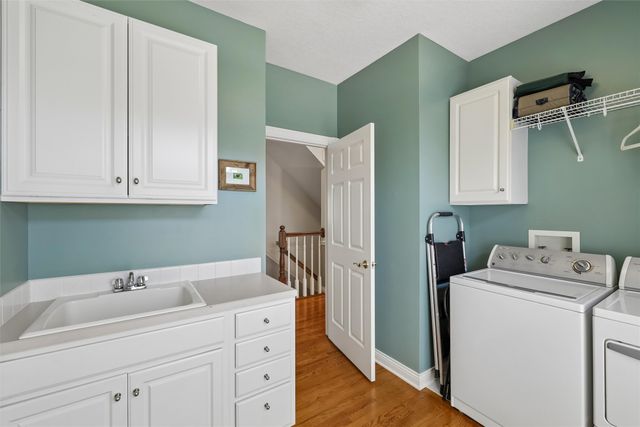 5773 Coachlight Court, West Des Moines, IA 50266
