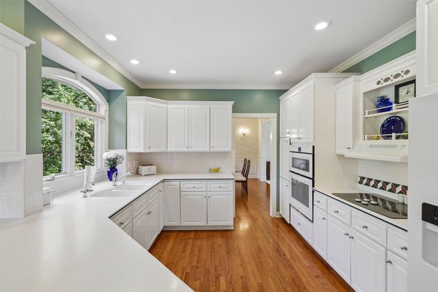 5773 Coachlight Court, West Des Moines, IA 50266