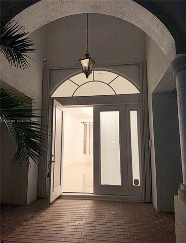 2640 Fairways Dr, Homestead, FL 33035