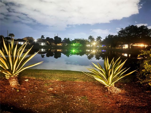 2640 Fairways Dr, Homestead, FL 33035