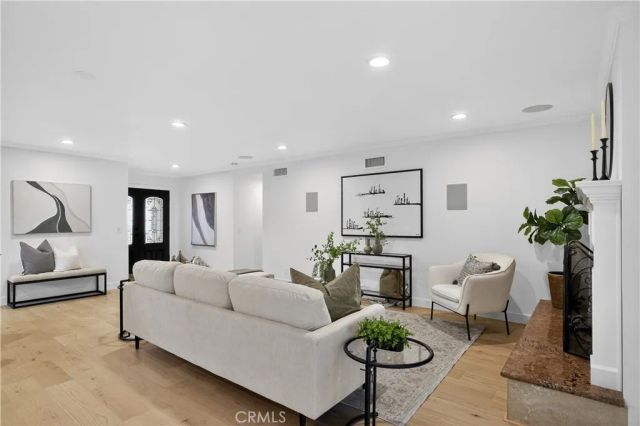 17 Pinewood Avenue, Oak Park, CA 91377