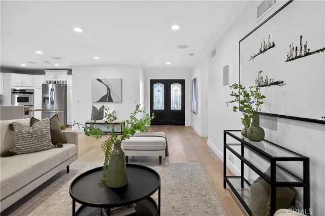 17 Pinewood Avenue, Oak Park, CA 91377