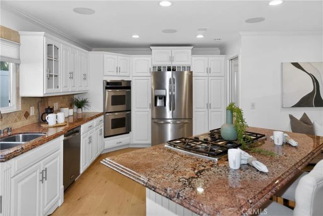 17 Pinewood Avenue, Oak Park, CA 91377