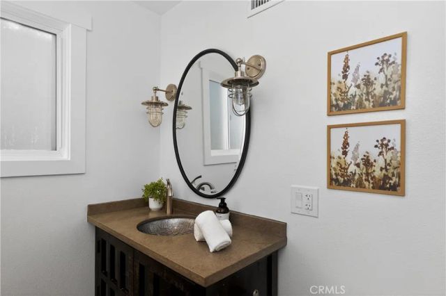 17 Pinewood Avenue, Oak Park, CA 91377