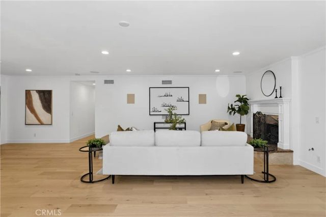 17 Pinewood Avenue, Oak Park, CA 91377