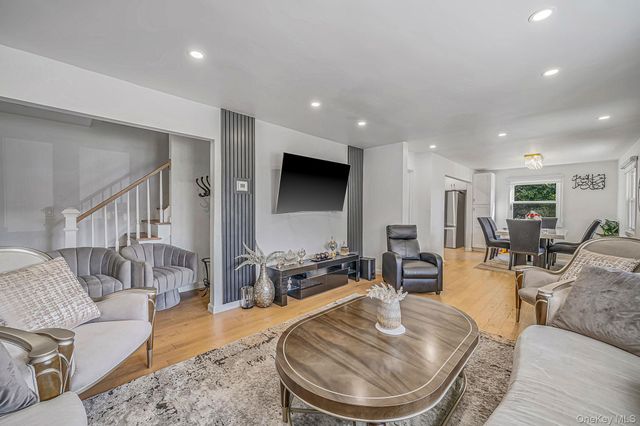 6 S Arizona Road, West Babylon, NY 11704