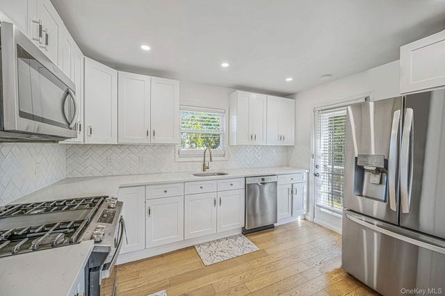 6 S Arizona Road, West Babylon, NY 11704