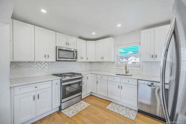 6 S Arizona Road, West Babylon, NY 11704