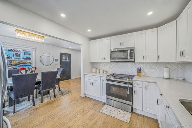 6 S Arizona Road, West Babylon, NY 11704