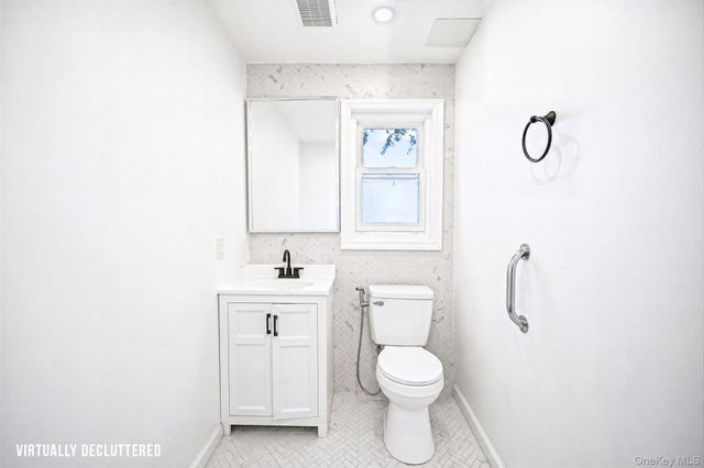 6 S Arizona Road, West Babylon, NY 11704