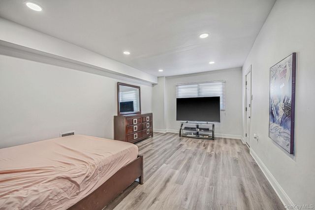 6 S Arizona Road, West Babylon, NY 11704