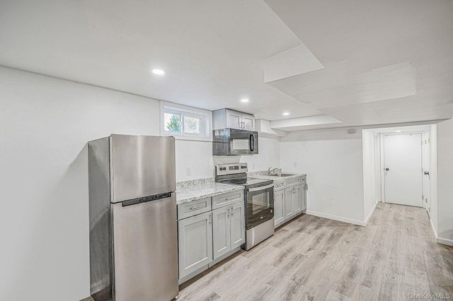 6 S Arizona Road, West Babylon, NY 11704