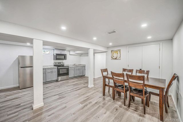 6 S Arizona Road, West Babylon, NY 11704