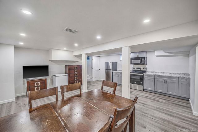 6 S Arizona Road, West Babylon, NY 11704