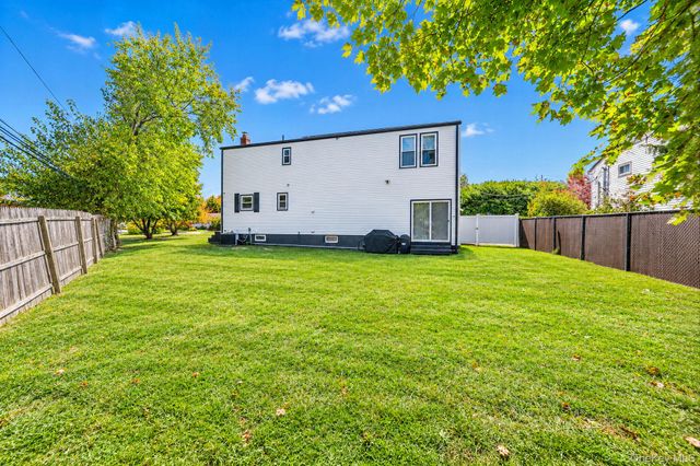 6 S Arizona Road, West Babylon, NY 11704