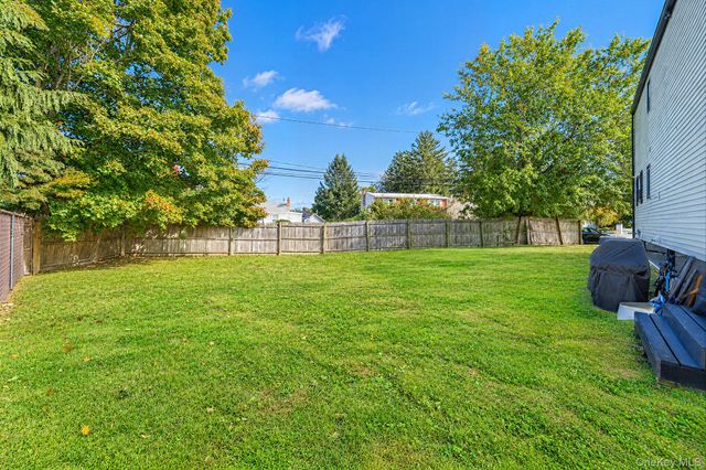 6 S Arizona Road, West Babylon, NY 11704