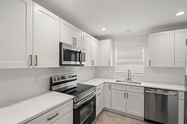 4247 HELENA STREET NE, St Petersburg, FL 33703