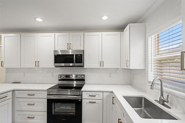 4247 HELENA STREET NE, St Petersburg, FL 33703
