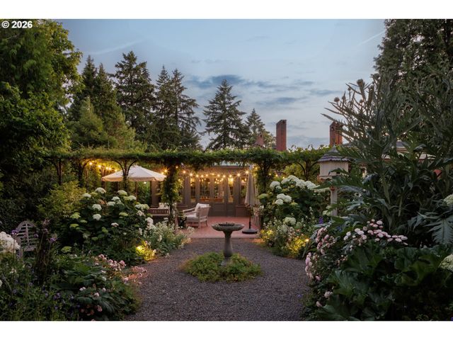 3360 Se ANKENY St, Portland, OR 97214