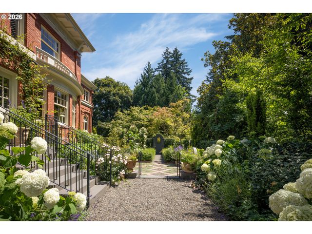 3360 Se ANKENY St, Portland, OR 97214
