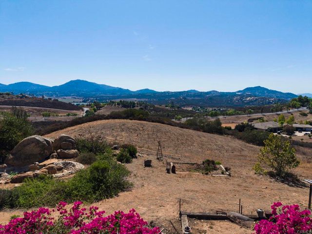 19050 Via Cuesta, Ramona, CA 92065
