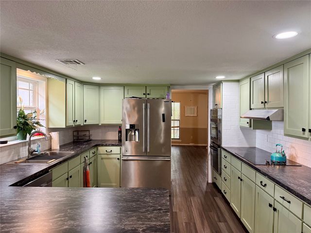 703 S Colorado Street, Whitney, TX 76692