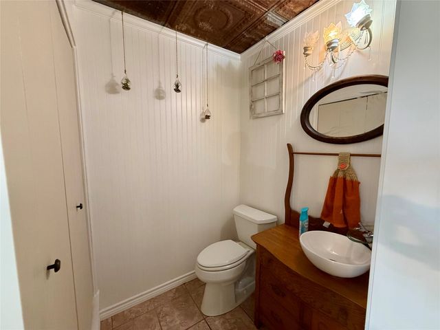 703 S Colorado Street, Whitney, TX 76692
