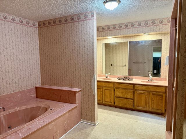 703 S Colorado Street, Whitney, TX 76692