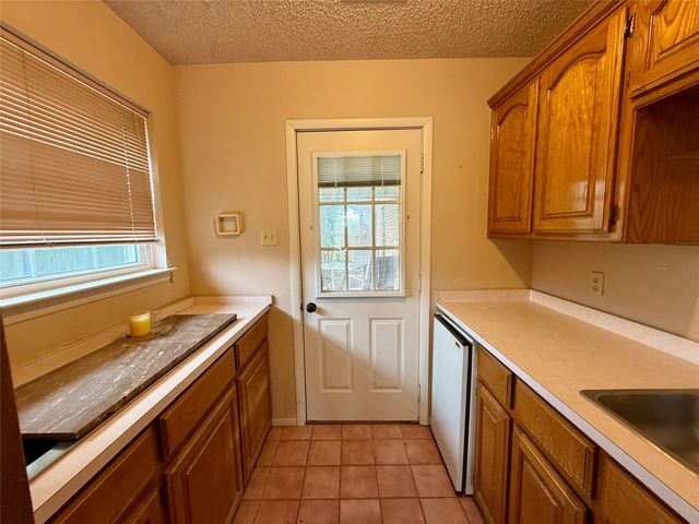 703 S Colorado Street, Whitney, TX 76692