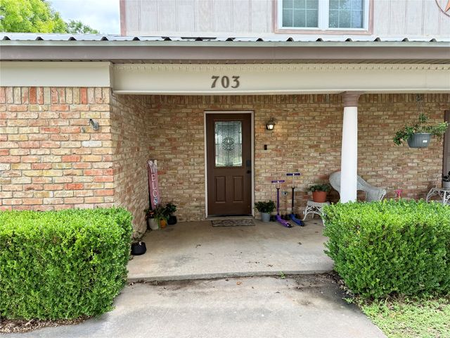 703 S Colorado Street, Whitney, TX 76692