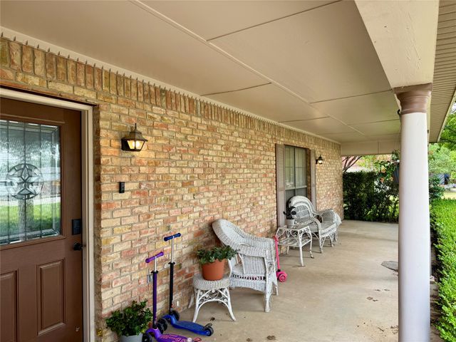 703 S Colorado Street, Whitney, TX 76692