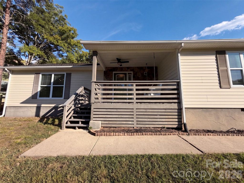 6009 Lanai Lane, Tega Cay, SC 29708