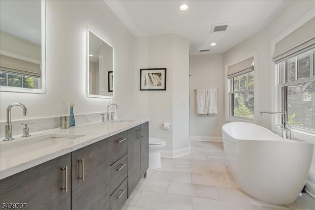 65 Woodland Ave, Summit City, NJ 07901