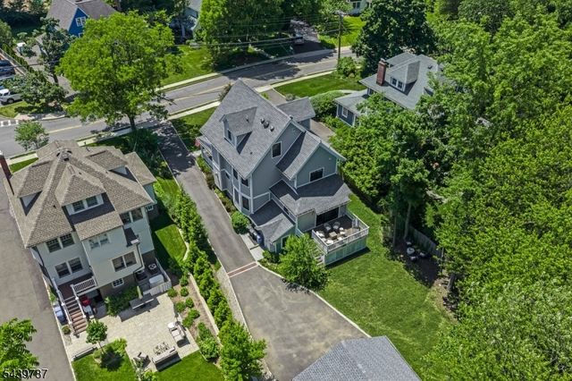 65 Woodland Ave, Summit City, NJ 07901