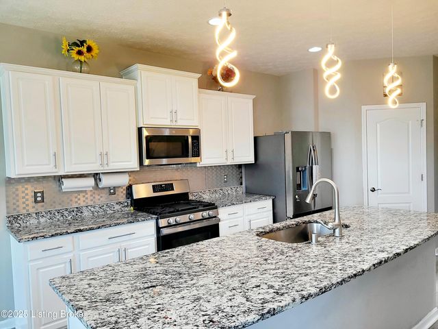 6912 Beckingham Blvd, Louisville, KY 40299