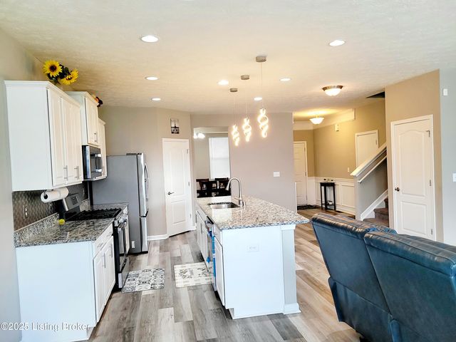 6912 Beckingham Blvd, Louisville, KY 40299