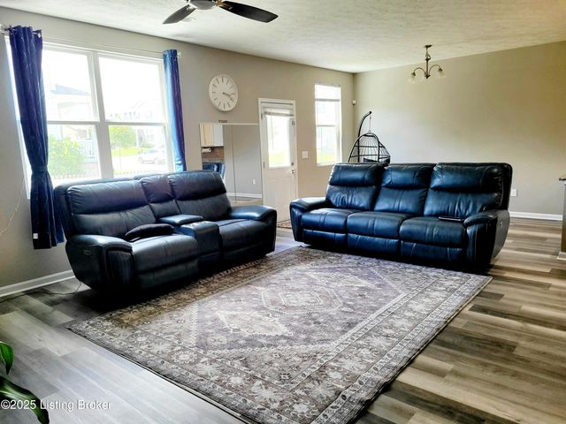 6912 Beckingham Blvd, Louisville, KY 40299